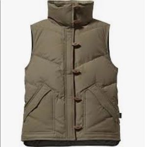 Patagonia Women’s Toggle Down Vest Medium